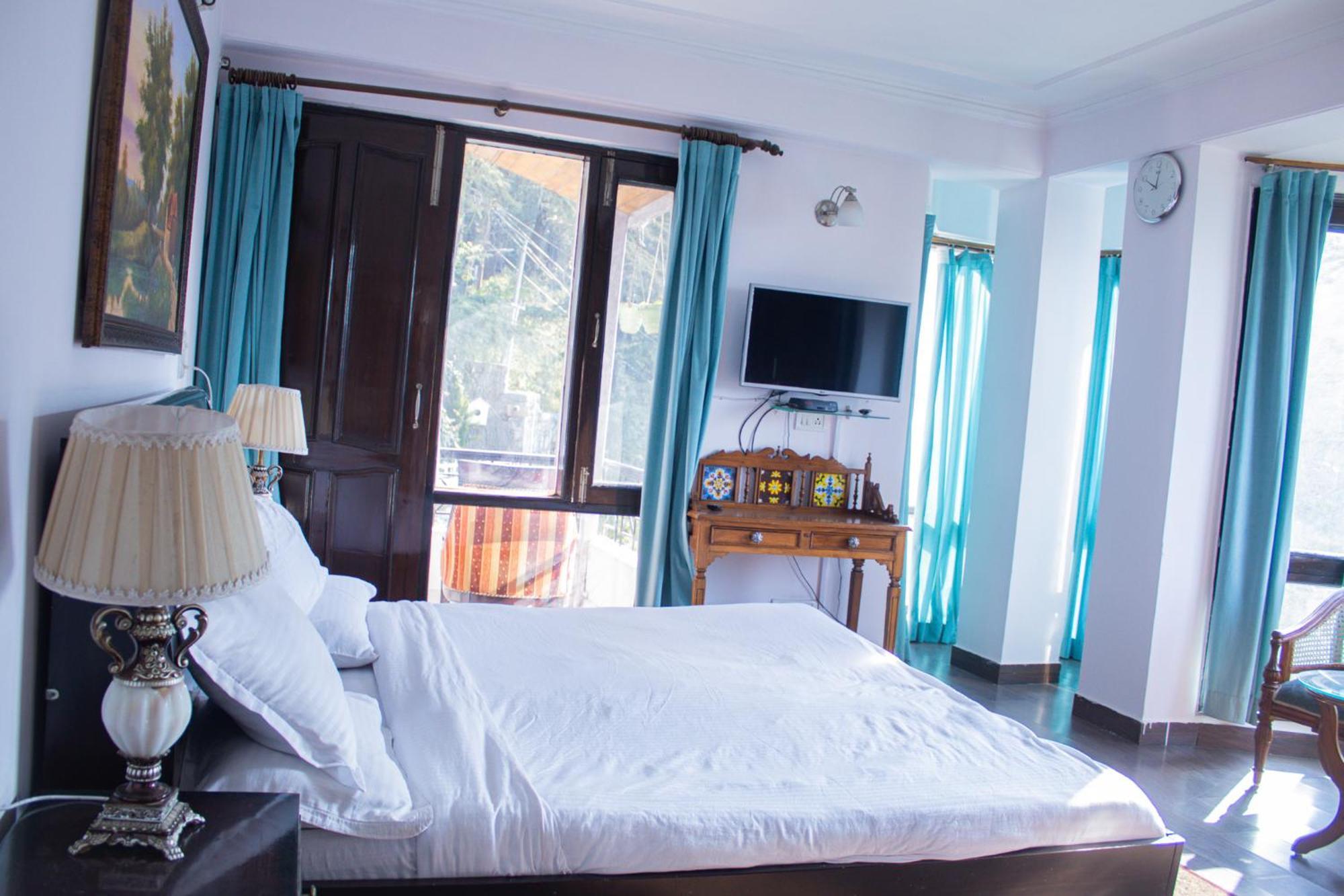 Whispering Pines Villa Shimla Buitenkant foto