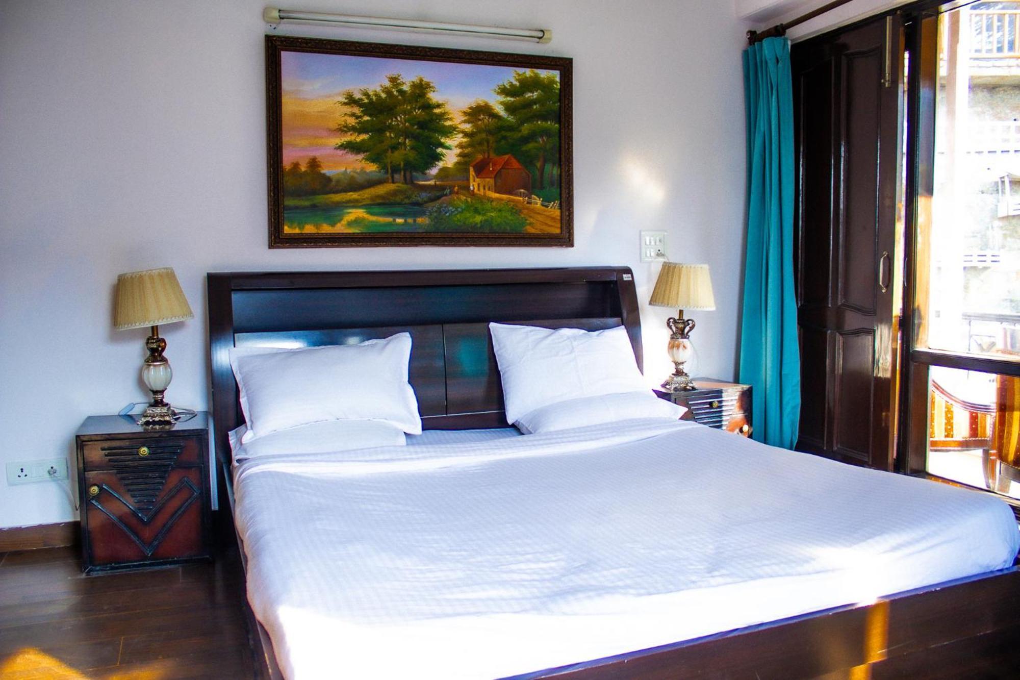 Whispering Pines Villa Shimla Buitenkant foto