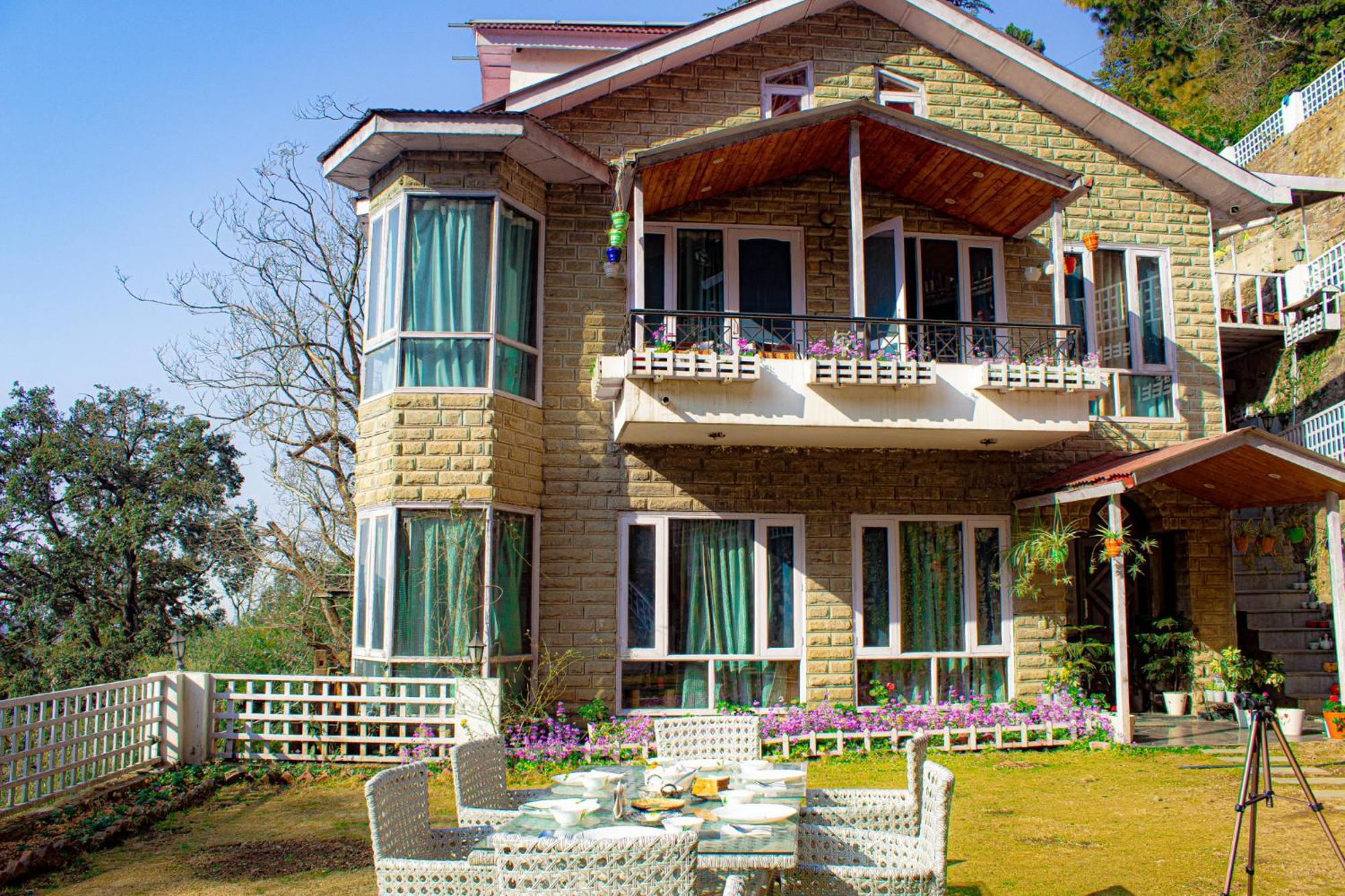 Whispering Pines Villa Shimla Buitenkant foto