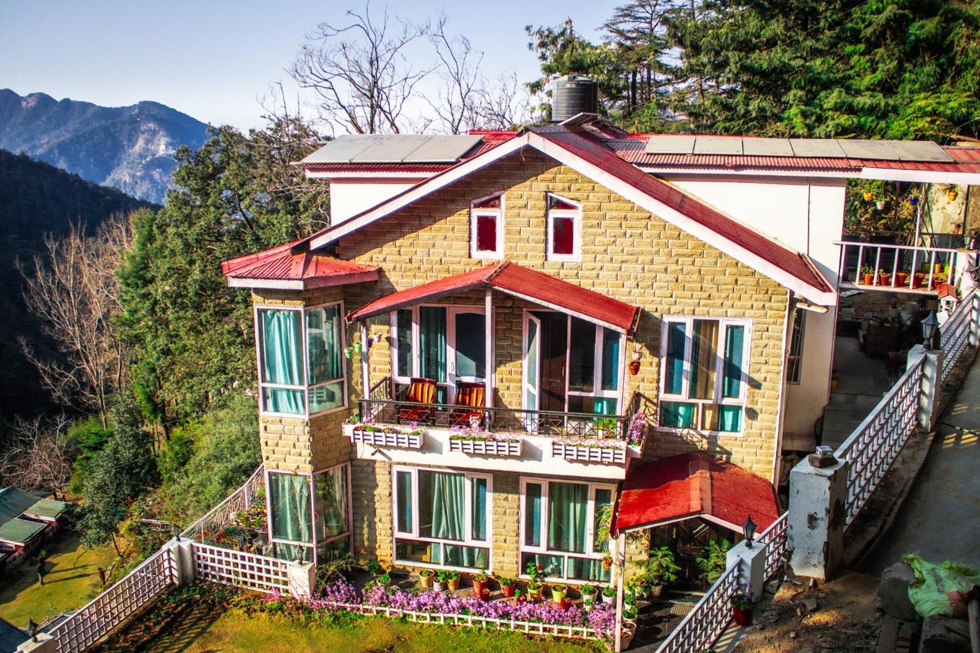 Whispering Pines Villa Shimla Buitenkant foto
