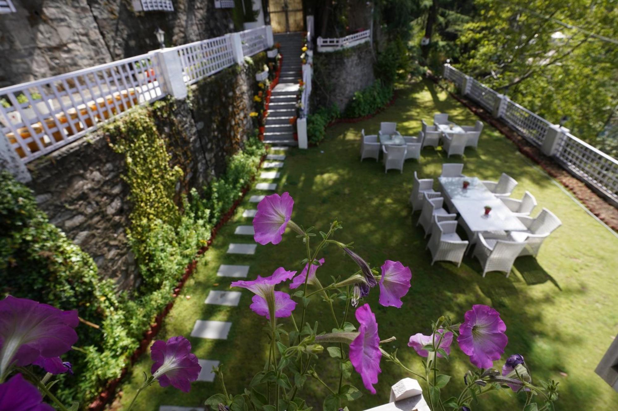 Whispering Pines Villa Shimla Buitenkant foto